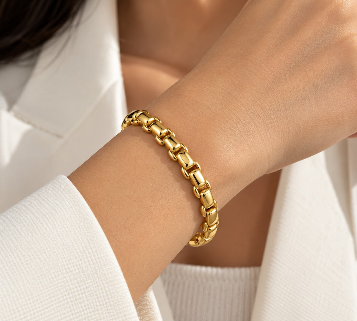 Raffi&Co.® 18K Yellow Gold Box Link Bracelet — detail view