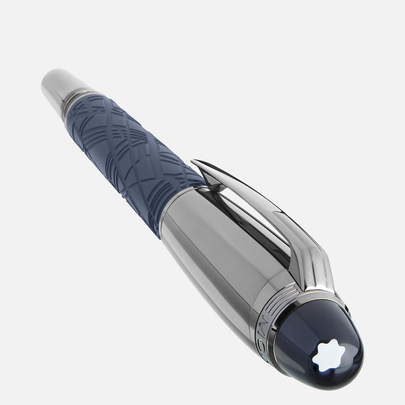 Close-up of the Montblanc Starwalker SpaceBlue Resin Doue Fineliner Pen, showcasing a luxurious metallic silver finish and a dark blue textured grip. The cap is adorned with the iconic Montblanc emblem— a distinctive white star set against a black background— enhancing its sleek Starwalker SpaceBlue design.