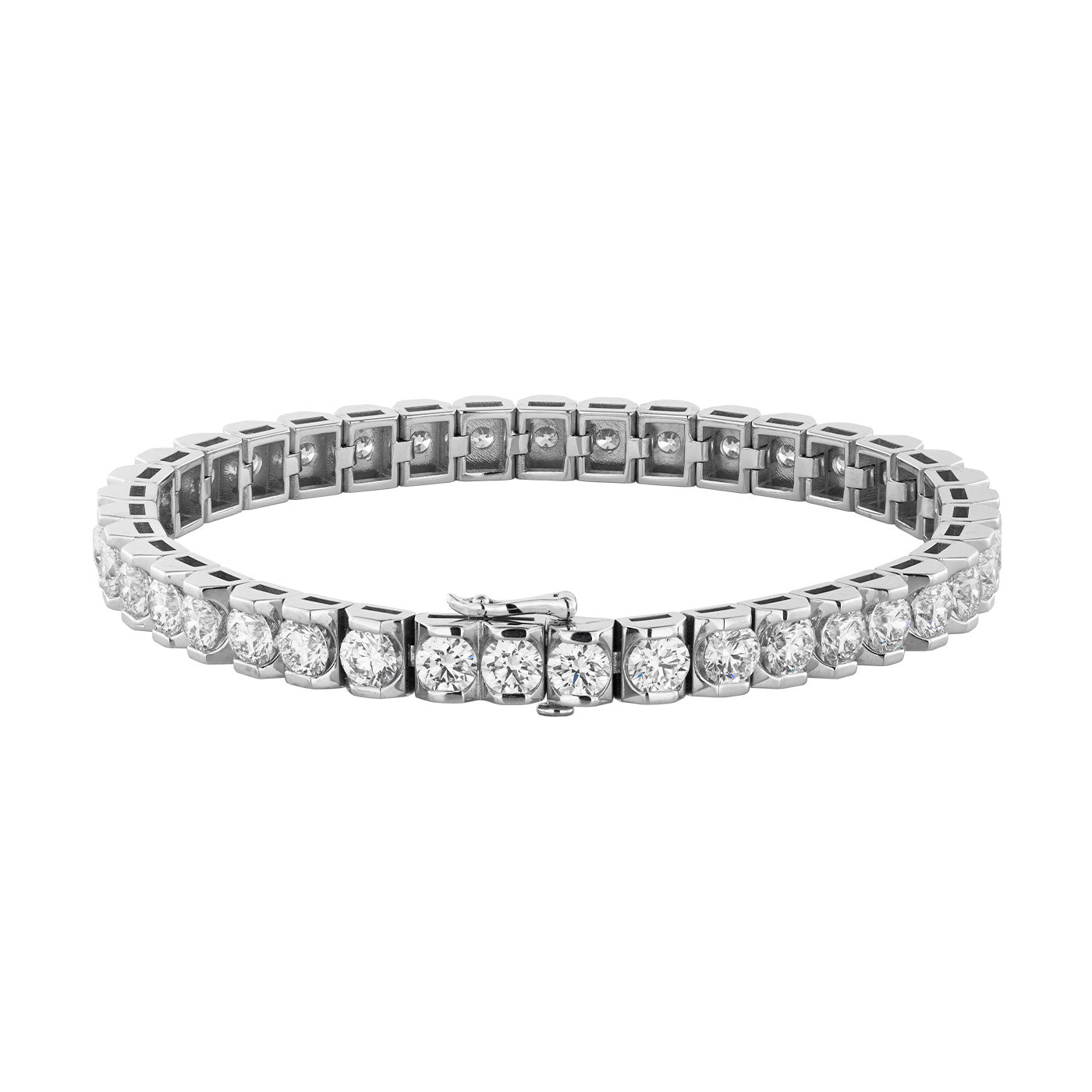 The Raffi&Co 14K White Gold Diamond Tennis Bracelet is beautifully crafted with a seamless row of round, sparkling diamonds, elegantly designed to highlight the brilliance and clarity of each gemstone.