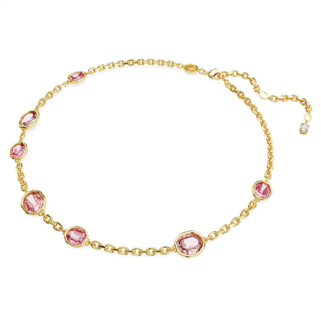 Introducing the Swarovski Imber Necklace: a stunning gold piece featuring seven octagon-cut pink crystals, each beautifully set in circular bezels and evenly distributed along its refined chain. The adjustable clasp, enhanced with a gold extender and a charming dangling ornament, guarantees an ideal fit for any occasion.