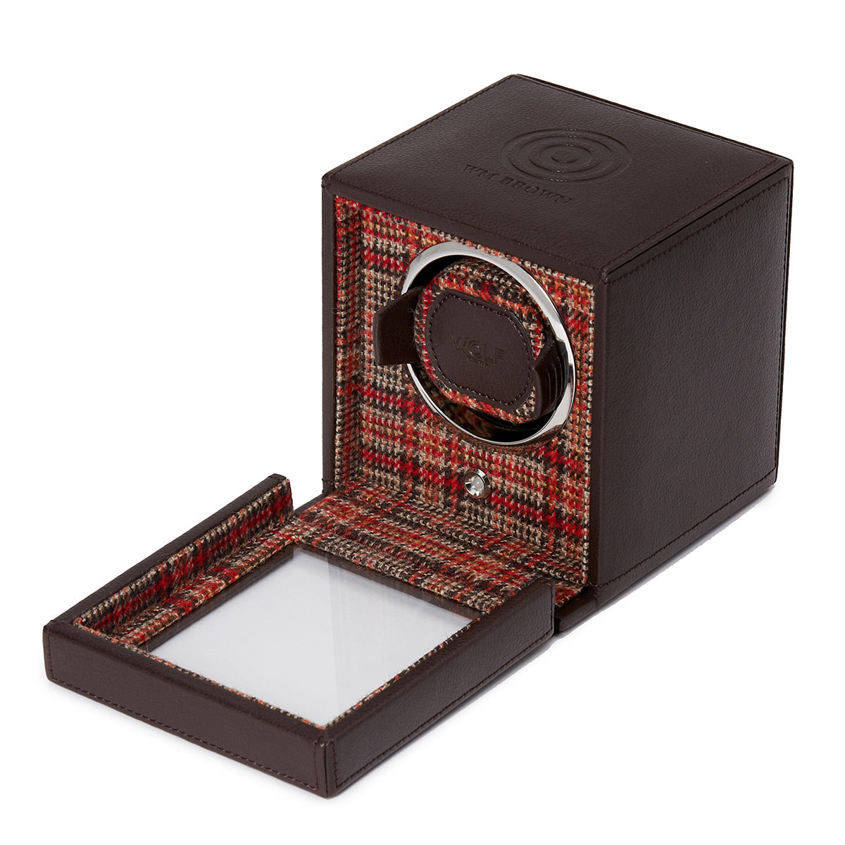 Showcasing its interior lined with red and brown plaid fabric, the WOLF 1834 WM Brown Single Watch Winder offers a classic design with an open lid. Featuring patented rotation programs, this timeless winder by WOLF is ideal for displaying your cherished timepiece.