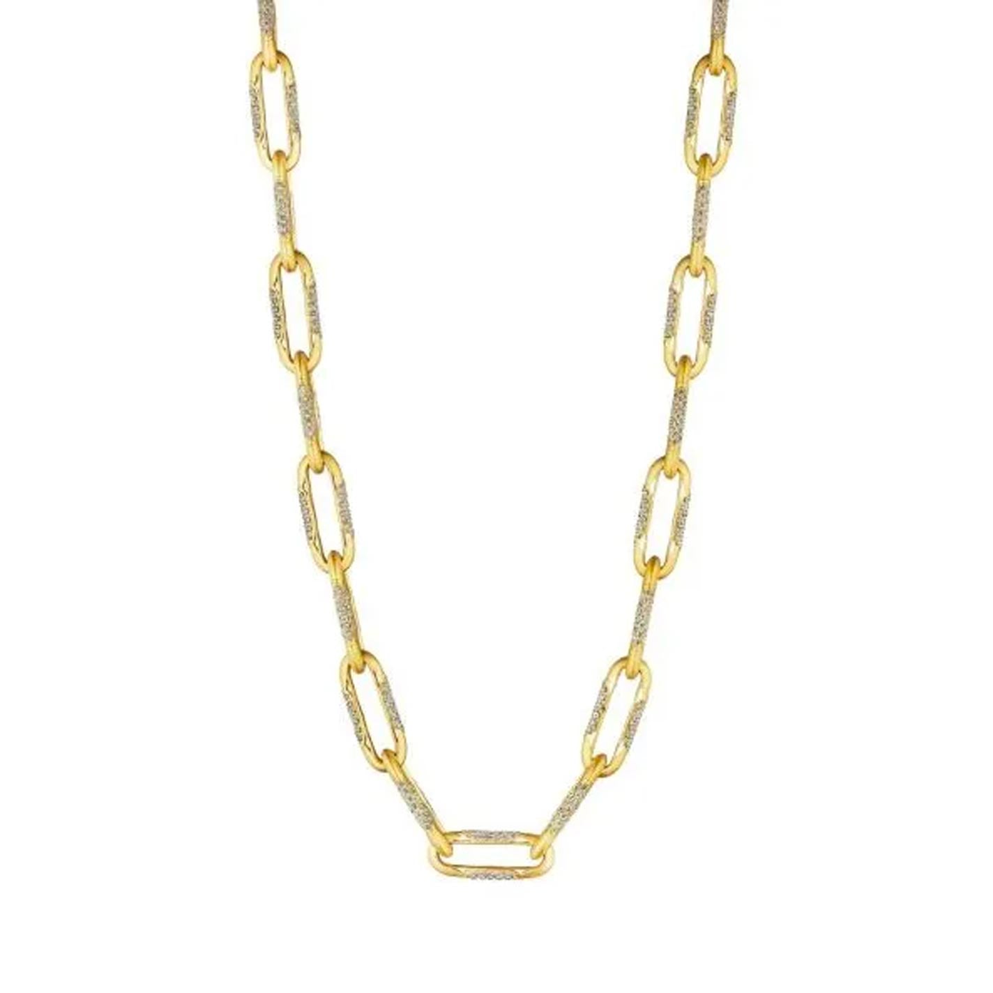 The Tacori 18K Yellow Gold Small Link Diamond Necklace highlights elongated, oval links with textured surfaces to enhance its details. Its symmetrical and simple design underscores the elegance of the linked structure, creating a stunning accessory.
