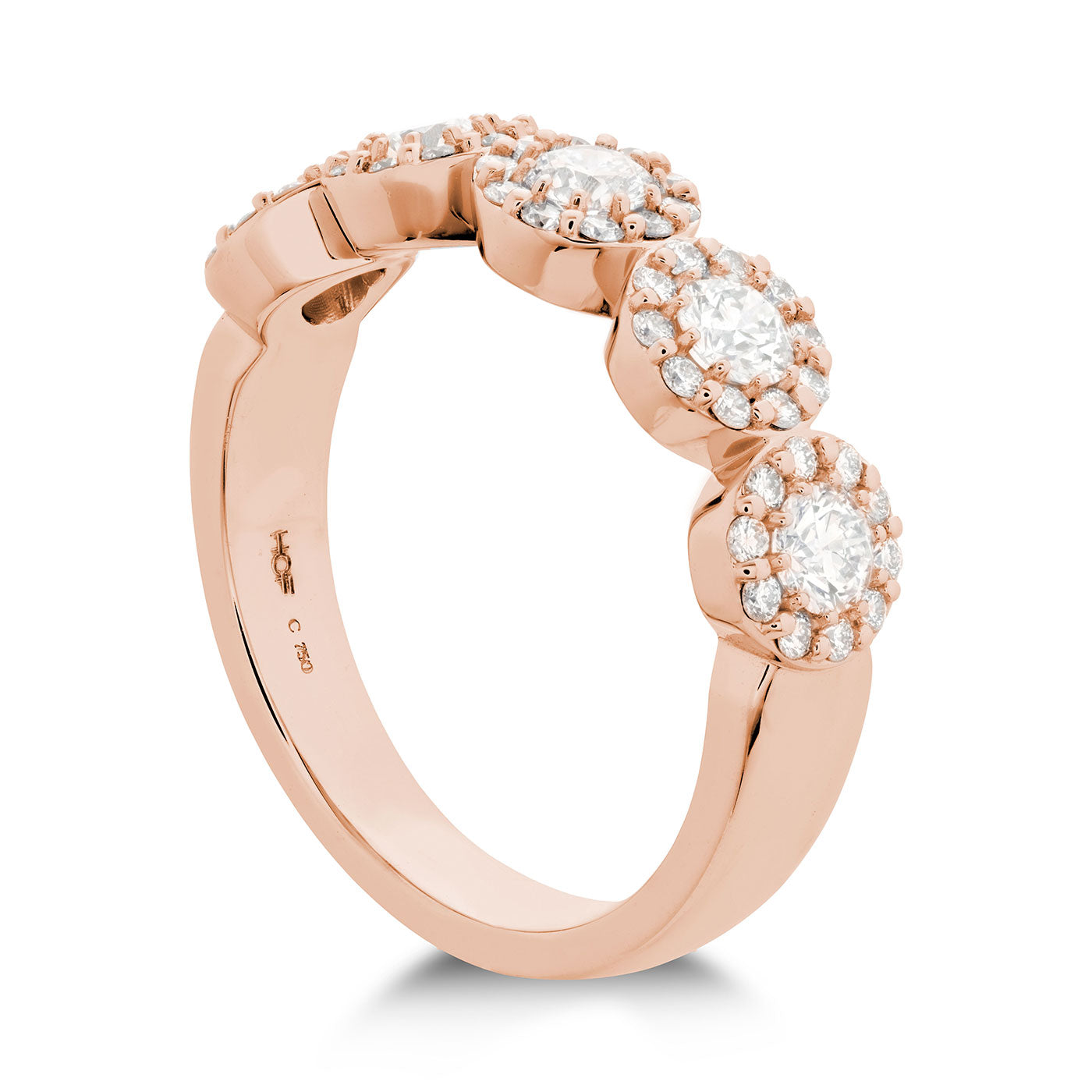 The Hearts on Fire 18K Rose Gold Round Brilliant Diamond Anniversary Ring exudes timeless elegance, featuring clusters of round brilliant diamonds evenly distributed along the band, each cluster adorned with smaller dazzling stones. The ring is completed with a smooth, polished finish.