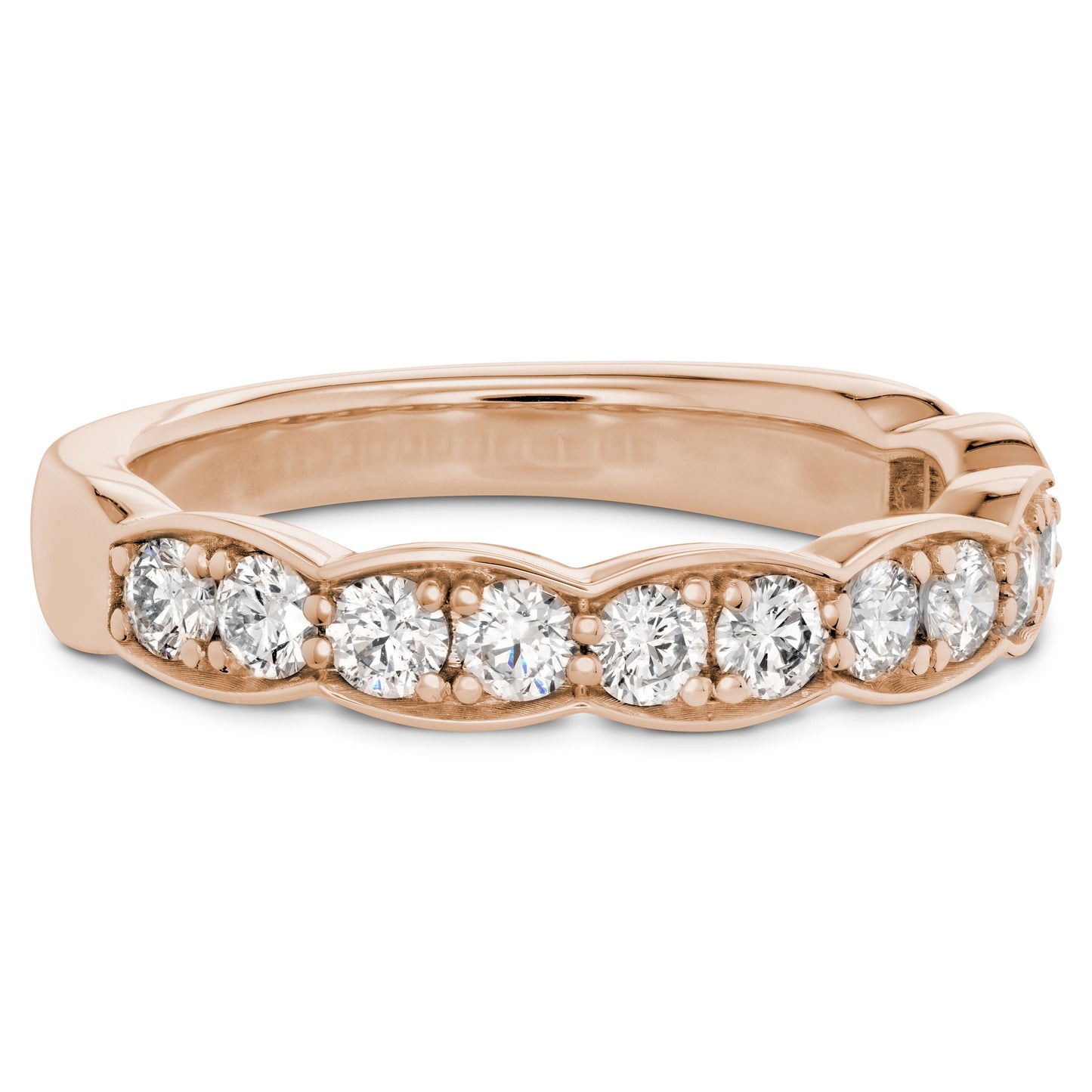 The Hearts On Fire Lorelei Floral 18K Rose Gold Round Brilliant Diamond Anniversary Ring is a breathtaking piece that features a row of sparkling round diamonds set along a wavy band. Its elegant design is accentuated by a subtle floral pattern, bringing timeless brilliance and charm to the ring.