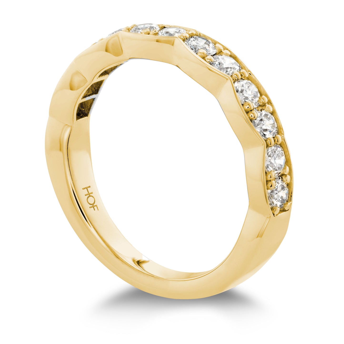 The Hearts On Fire Lorelei Floral Anniversary Ring is a breathtaking piece crafted in 18 karat yellow gold. It showcases a row of round brilliant diamonds set along the top, boasting a polished, smooth finish with a slightly rounded design.