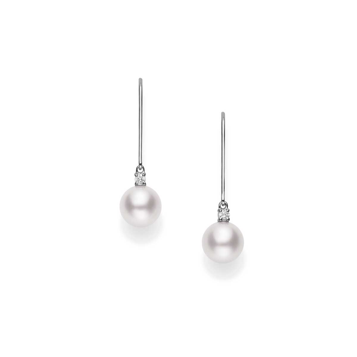 Introducing the Mikimoto 18K White Gold Diamond with Akoya Cultured Pearl Leverback Drop Earrings: these exquisite earrings feature a minimalist and classic design, showcasing a single round Akoya cultured pearl elegantly suspended beneath a sparkling gemstone on delicate 18K white gold hooks.