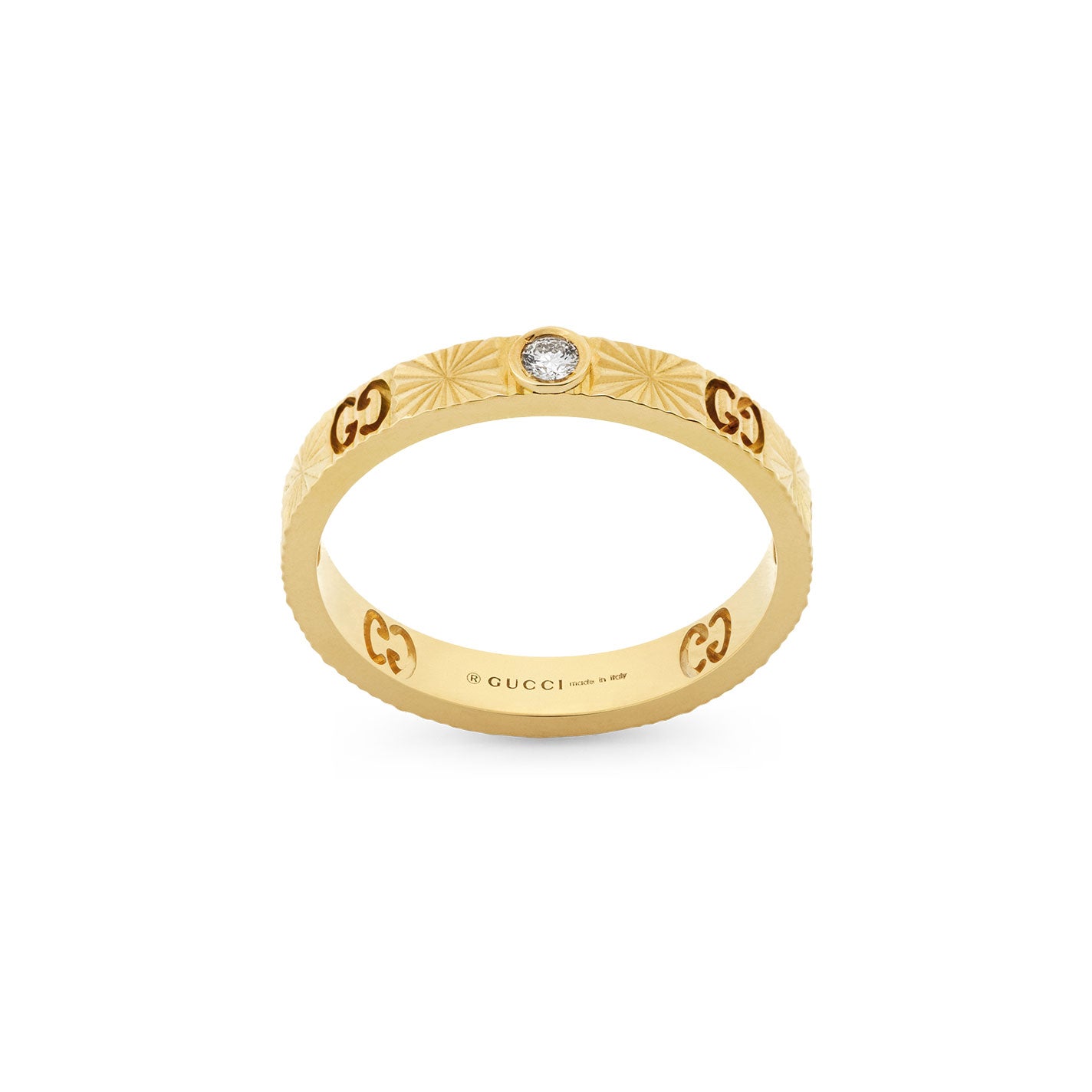 Indulge in the charm of the Gucci Icon Heart 18K Yellow Gold Diamond Ring by GUCCI Fine Jewellery, intricately designed with captivating patterns and the signature GG motif. A small, round diamond is elegantly set on top, making this piece exceptionally exquisite.