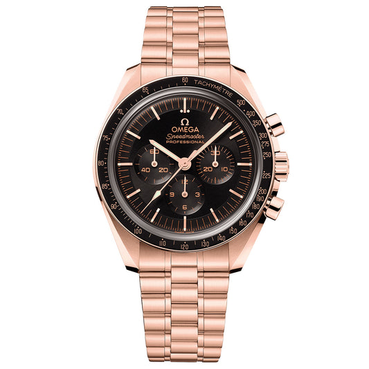 An exquisite OMEGA Speedmaster Moonwatch Professional Co-Axial Master Chronometer Chronograph 42mm Watch featuring a dazzling 18K Sedna™ gold bracelet and striking black dial. This luxurious timepiece includes three sub-dials, a tachymetric scale on the bezel, and is driven by the OMEGA Co-Axial Master Chronometer Calibre 3861.
