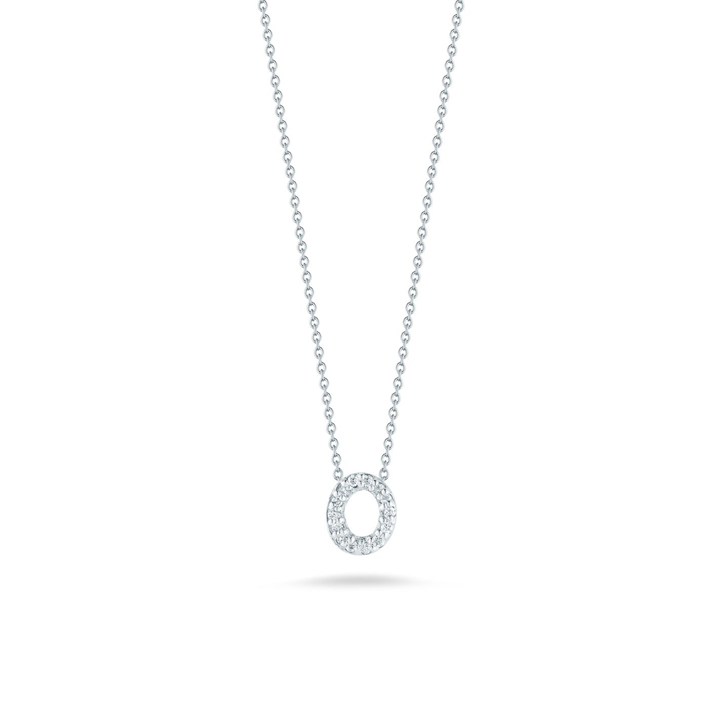 As part of the Roberto Coin Tiny Treasures collection, this elegant necklace features an 18K white gold pendant showcasing a diamond-encrusted Love Letter Initial 'O.'