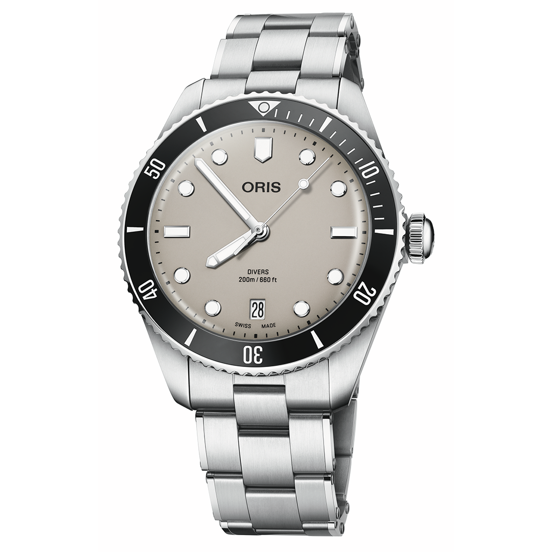 ORIS Divers Date Calibre 733-1 Automatic Winding 39mm Watch featuring a beige dial, black ceramic bezel, and a date window at the six o’clock position.