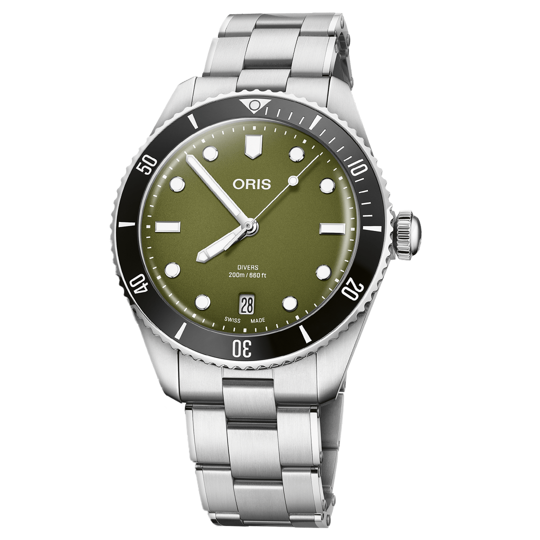ORIS Divers Date Calibre 733-1 Automatic Winding 39mm Watch featuring a green dial, silver-tone hands and hour markers, a date window at the six o’clock position, and a stainless steel link bracelet.