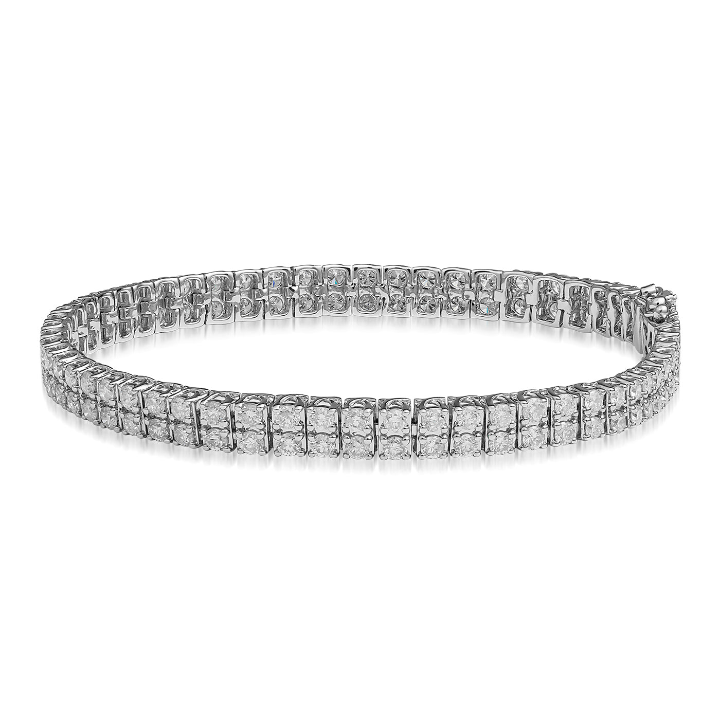 The Raffi&Co.® 14K White Gold Pear Diamond Bracelet showcases a continuous row of sparkling pear-cut diamonds that beautifully catch the light. Its elegant and symmetrical design makes it an ideal accessory for both formal and casual occasions.