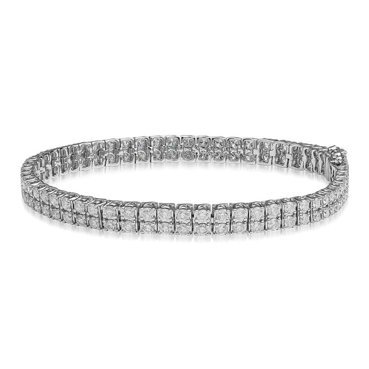 The Raffi&Co.® 14K White Gold Pear Diamond Bracelet showcases a continuous row of sparkling pear-cut diamonds that beautifully catch the light. Its elegant and symmetrical design makes it an ideal accessory for both formal and casual occasions.