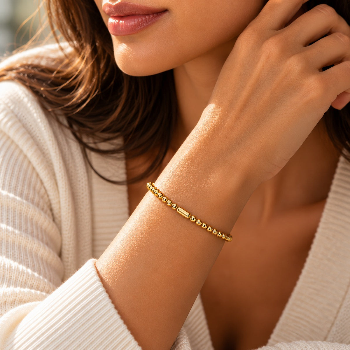 Raffi&Co.® 18K Yellow Gold Bead Bracelet with Bar Station — detail view