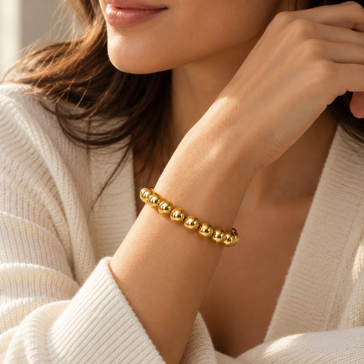 Raffi&Co.® 18K Yellow Gold Graduated Bead Bracelet — detail view