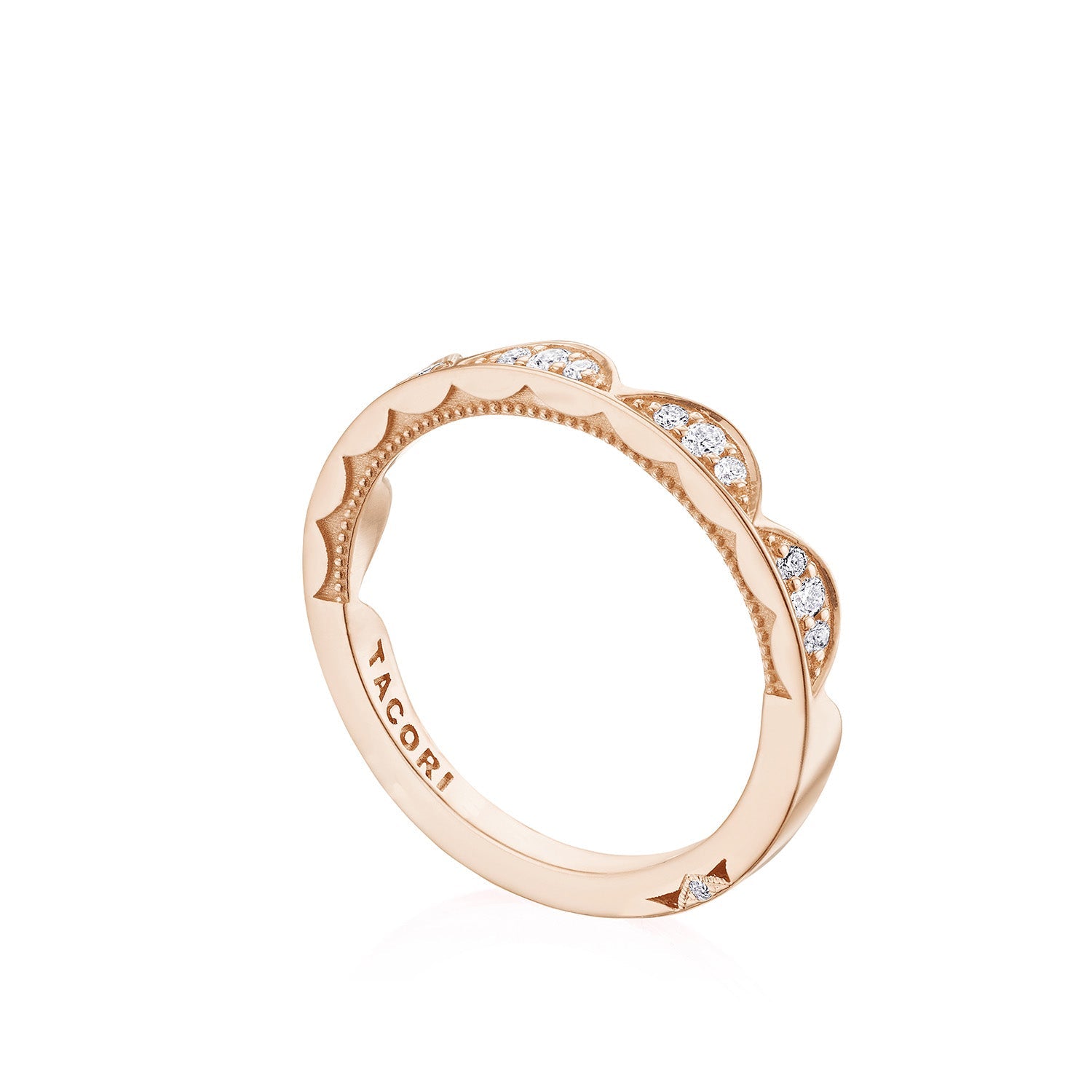 Introducing the Tacori Crescent Crown 18K Rose Gold Round Brilliant Diamond Anniversary Ring, a stunning piece featuring a scalloped design embellished with small embedded diamonds. This ring boasts an elegant and intricate pattern on the band, with the renowned "Tacori" name engraved inside, capturing timeless beauty.