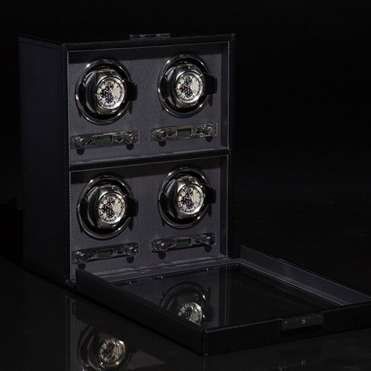 The WOLF 1834 Viceroy 6 Piece Winder, crafted by the renowned brand WOLF, elegantly accommodates and displays up to six watches. Its sleek design boasts a variety of rotation options and a transparent lid, making it an exceptional blend of elegance and functionality against the dark background.
