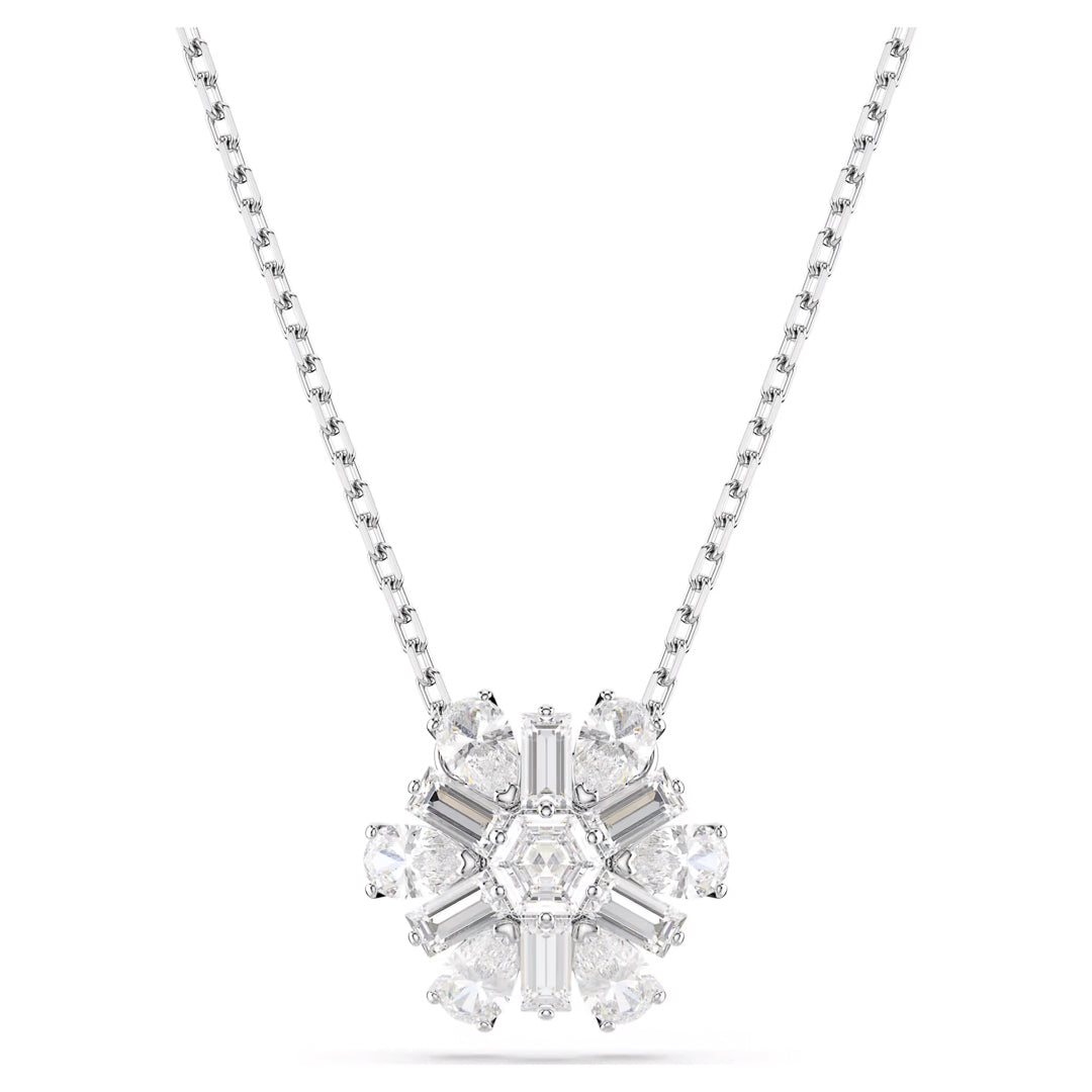 Introducing the Swarovski Idyllia Necklace Pendant from the renowned brand Swarovski: a rhodium-plated silver necklace adorned with a snowflake motif featuring sparkling Swarovski Zirconia, elegantly crafted with a combination of baguette and round cuts. The pendant elegantly suspends from a refined chain.