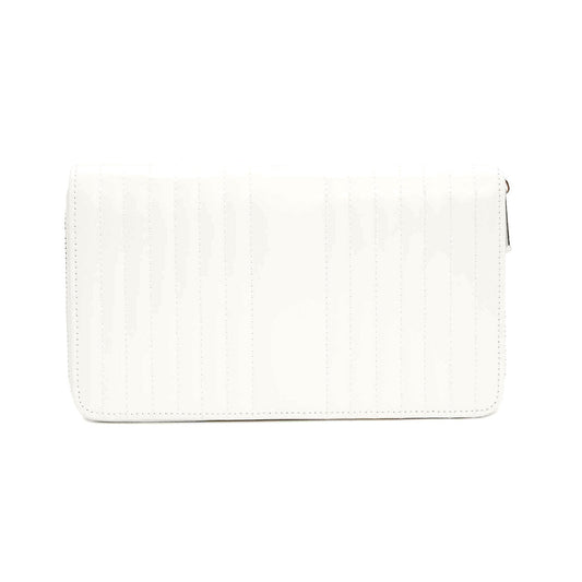 Introducing the WOLF 1834 Maria Jewellery Portfolio, a part of our travel collection. This rectangular white accessory showcases a quilted pattern on the front, enhanced by sleek surfaces and subtle stitching details. Its minimalist design exudes both versatility and elegance, making it ideal for adding style and sophistication to any outfit.