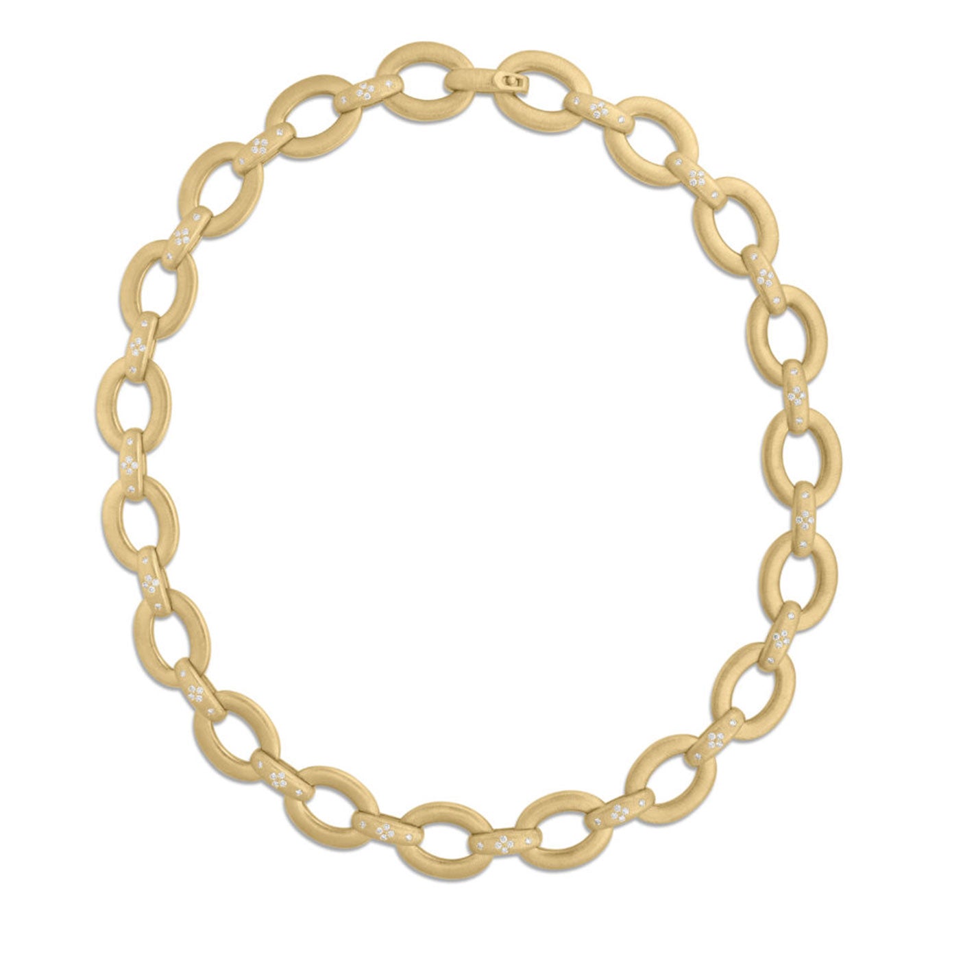 Introducing the Roberto Coin Duchessa Oval Link Collar Necklace, a captivating piece crafted from 18K yellow gold. This elegant necklace features oval links embellished with stunning diamond accents, seamlessly connecting to form a circle. The design is completed with a discreet clasp for an effortlessly sophisticated look.