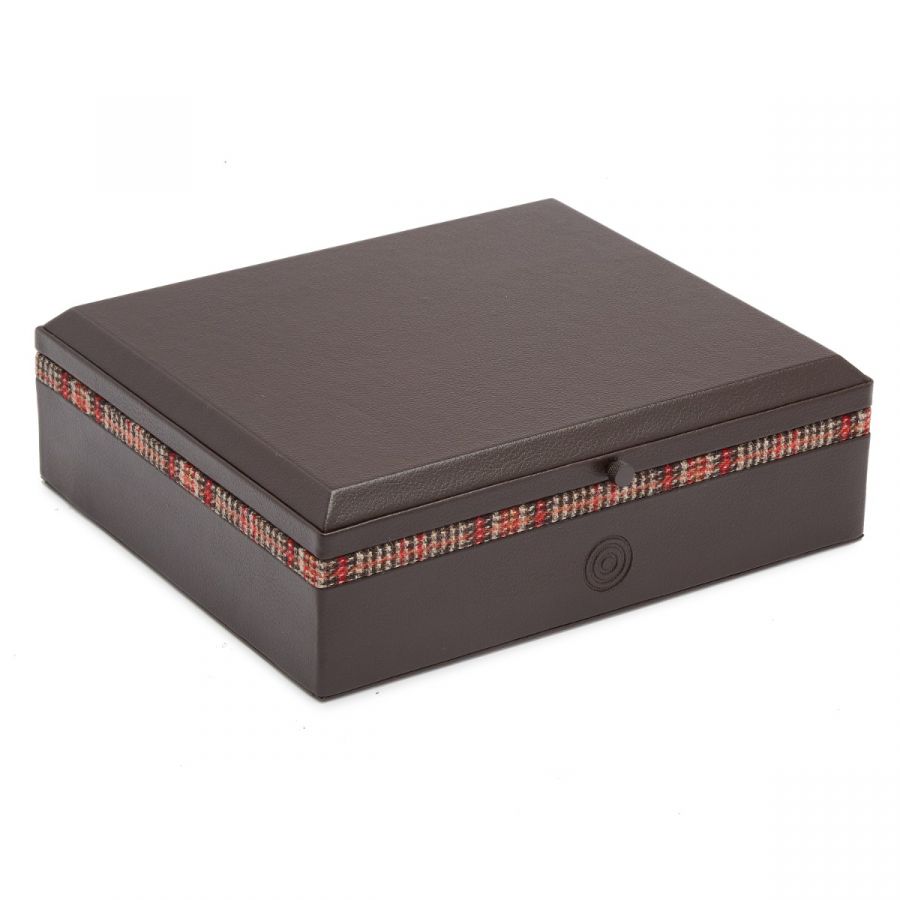 The WOLF 1834 WM Brown Humidor embodies the style of the modern man with its closed, dark brown rectangular design featuring a subtle texture. It includes a decorative checkered strip along the top edge for added fashion, and a small round button on the front for easy opening.