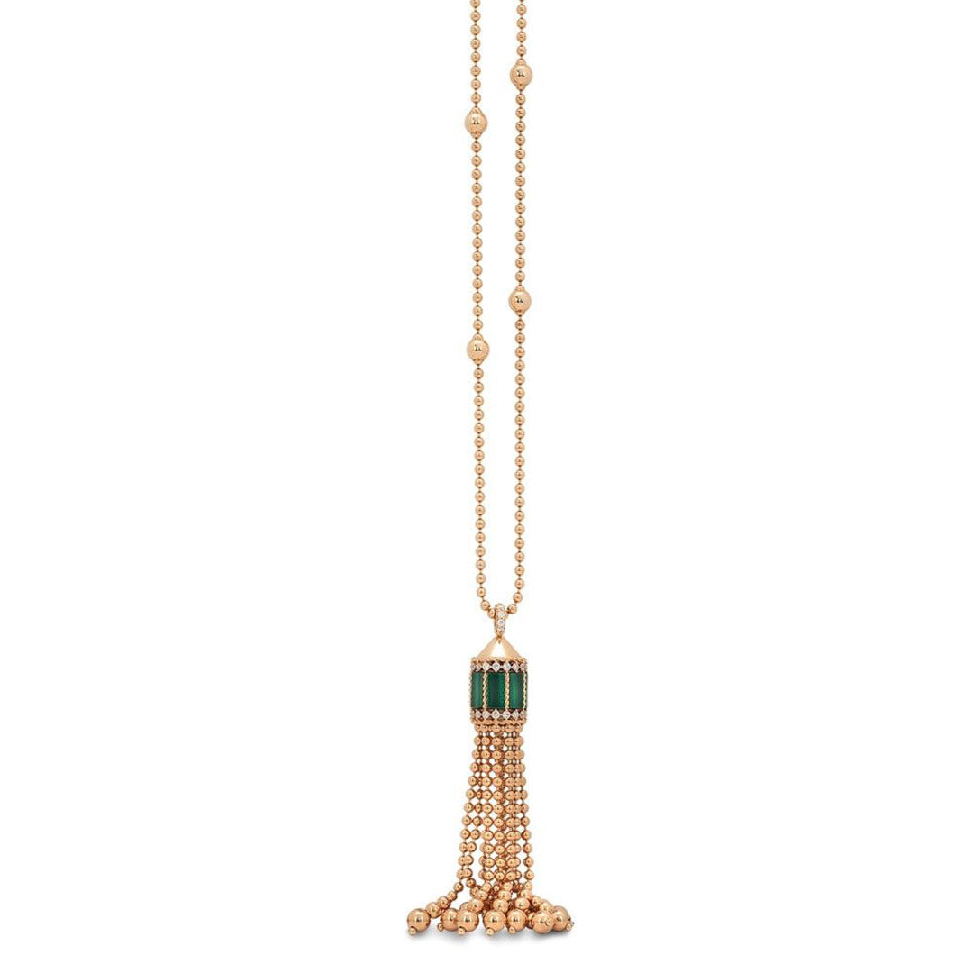 The Roberto Coin Art Deco 18K Rose Gold Malachite with Diamond Necklace Pendant showcases an Art Deco design featuring a tassel with small gold beads and a striking green malachite accent near the top. The chain is elegantly adorned with evenly spaced round beads.