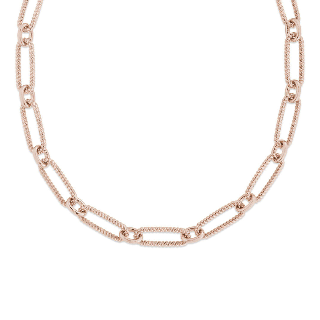 A close-up of the Roberto Coin Designer 18K Rose Gold Alternating Fluted Paperclip & Oval Link Necklace showcases an elegant combination of elongated, textured oval links seamlessly connected by smaller, smooth links. This symmetrical design by Roberto Coin is displayed against a plain white background.