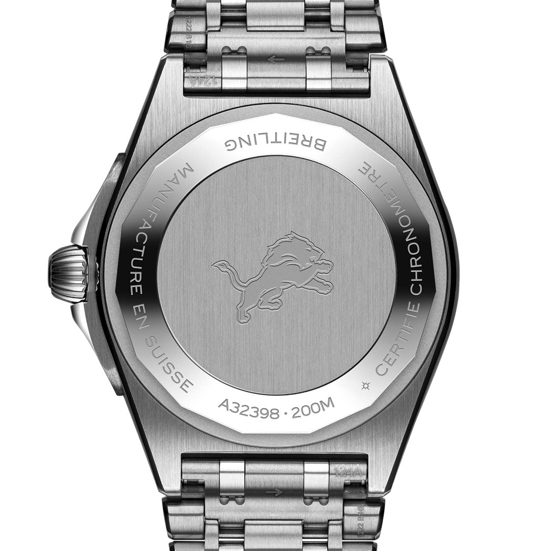 The back of the BREITLING Chronomat Automatic GMT 40 displays an engraved lion, manufacturer's details, 200M water resistance rating, certification text, and is equipped with a stainless steel link bracelet.