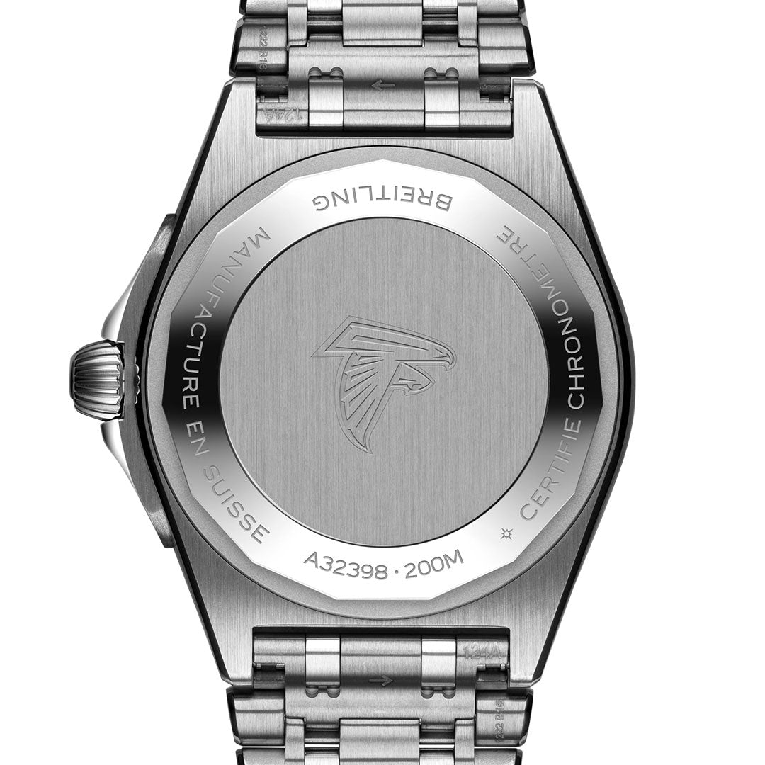 The back of the BREITLING Chronomat Automatic GMT 40 features an engraved falcon logo, surrounded by text including “MANUFACTURE EN SUISSE,” “CERTIFIE CHRONOMETRE,” and the reference “A32398” with a 200M water resistance marking.