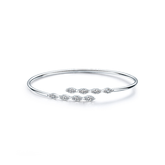 The Hearts On Fire Aerial 18K White Gold Marquise Flexi Bangle is a sleek silver accessory featuring a minimalist design with two rows of diamond-like stones at each end. Crafted from 18 karat white gold, this open cuff style bangle from Hearts on Fire offers easy wear and combines simplicity with elegance, making it ideal for both casual and formal occasions.