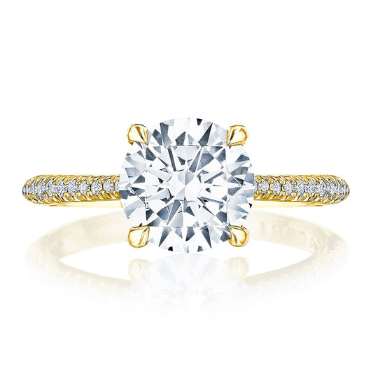 The Tacori Founders Collection 18K Yellow Gold Round Brilliant Solitaire Semi Mount Engagement Ring features a captivating solitaire round diamond as its centerpiece, complemented by pavé-set diamonds that gracefully enhance the band.
