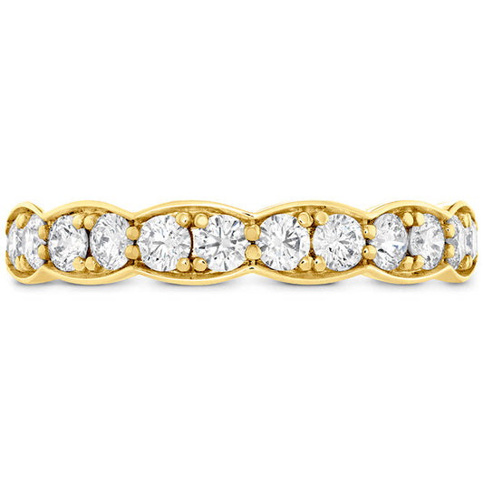This Hearts On Fire Lorelei Floral Anniversary Ring, crafted in 18K Yellow Gold by Hearts on Fire, features a continuous band of round brilliant diamonds that exude elegance and luxury. Perfect for those seeking a timeless design, the closely set stones offer sparkling brilliance.