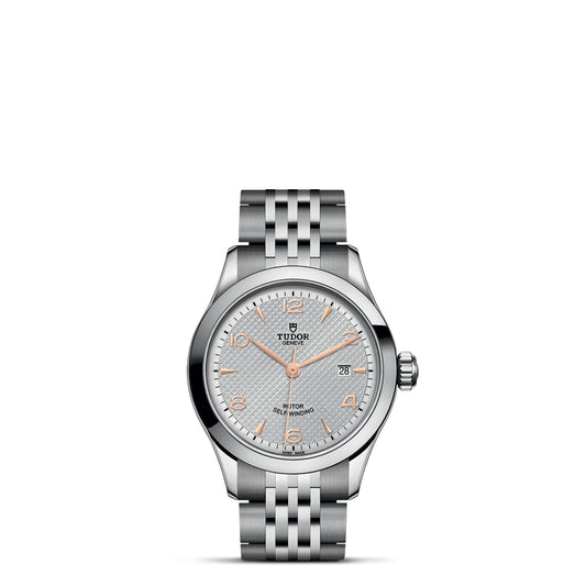 Introducing a sophisticated timepiece from the TUDOR 1926 collection, adorned with a silver bracelet and a textured silver dial. This elegant watch features rose gold hour markers and hands, along with a date window positioned at 3 o'clock. The TUDOR brand logo is prominently displayed at the center, making it an ideal choice for enthusiasts of exquisite mechanical watches.