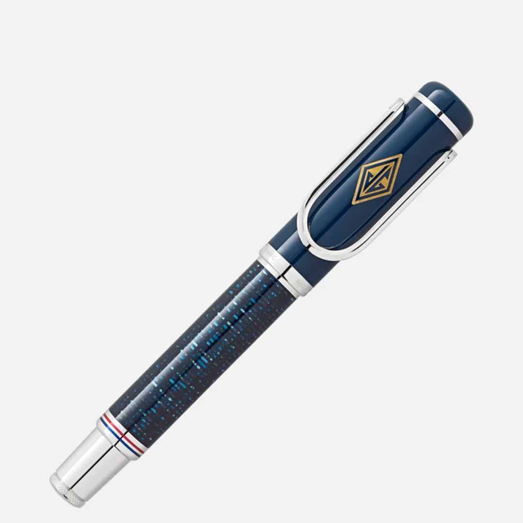 The Montblanc Great Characters Homage to The Great Gatsby Special Edition Fountain Pen showcases luxury with its dark blue body adorned in a diamond pattern, silver accents, and clip, capturing the elegance of the Jazz Age. Its cap is highlighted by a triangular emblem with a gold outline and silver tip, reminiscent of The Great Gatsby's opulent style against a plain white backdrop.