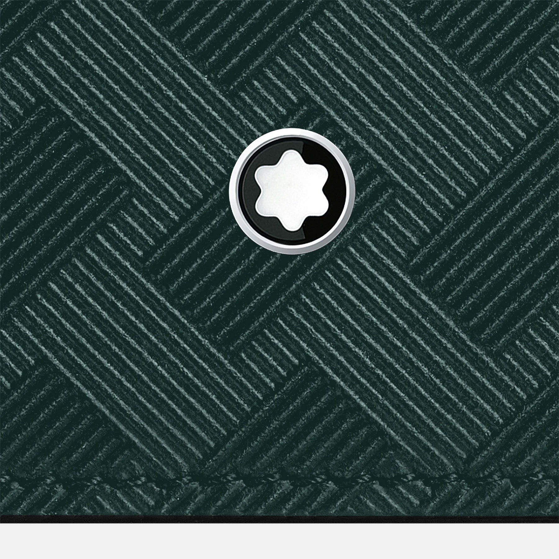 The Montblanc Extreme 3.0 Leather Card Holder 6cc showcases a close-up of its textured dark green surface with a woven pattern and a circular emblem featuring a white star in the center, echoing the elegance of British Green. This design accentuates the exquisite full-grain bovine leather, making it perfect for this sophisticated card holder by Montblanc.