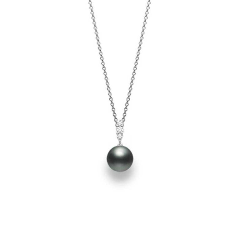 Introducing the Mikimoto Morning Dew necklace, a sophisticated piece crafted in 18K white gold. It showcases a breathtaking black South Sea pearl pendant and is created by the renowned brand, Mikimoto.