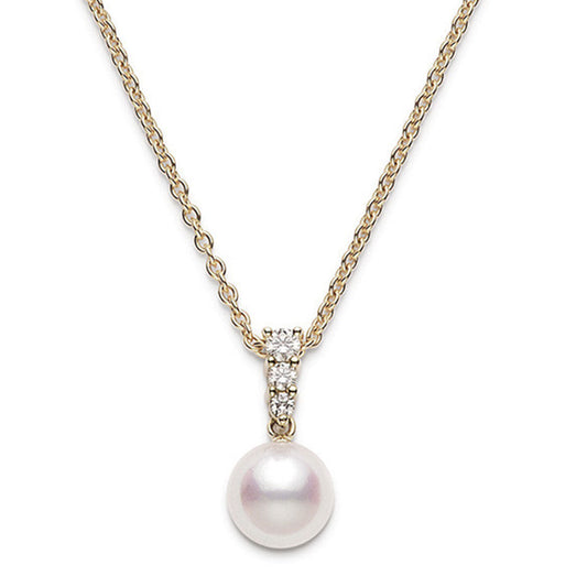 The Mikimoto 18K Yellow Gold Pearl Diamond Necklace features an exquisite Akoya cultured pearl pendant. Elegantly, a trio of small diamonds is set vertically above the round pearl, seamlessly connecting it to the chain and showcasing a design that is both graceful and simple.