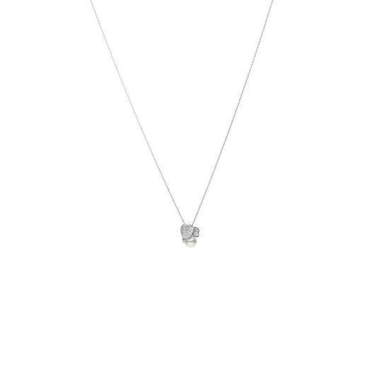 Centered on a white background, the Mikimoto Les Pétales Place Vendôme Necklace Pendant features an elegant design with an 18K white gold chain adorned with a delicate Akoya cultured pearl and accented by sparkling diamonds. This sophisticated piece from Mikimoto exudes grace and refinement.