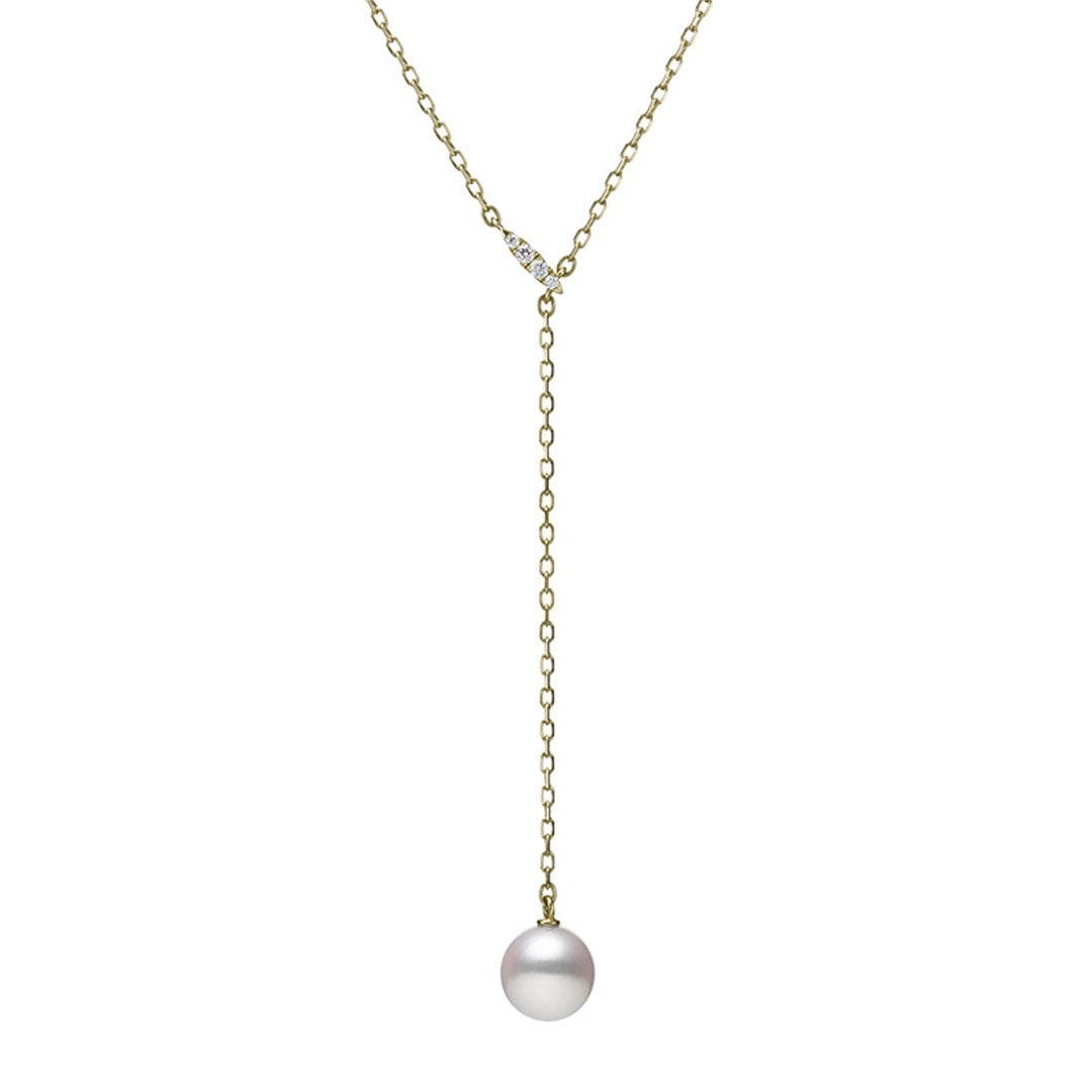 The Mikimoto 18K Yellow Gold Akoya Cultured Pearl with Diamond Lariat Necklace Pendant by Mikimoto showcases an elegant and minimalistic design featuring a gold chain with a long, vertical drop that culminates in a large cultured Akoya pearl. The chain is subtly accented by a small diamond where the drop begins.