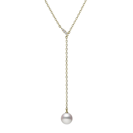 The Mikimoto 18K Yellow Gold Akoya Cultured Pearl with Diamond Lariat Necklace Pendant by Mikimoto showcases an elegant and minimalistic design featuring a gold chain with a long, vertical drop that culminates in a large cultured Akoya pearl. The chain is subtly accented by a small diamond where the drop begins.