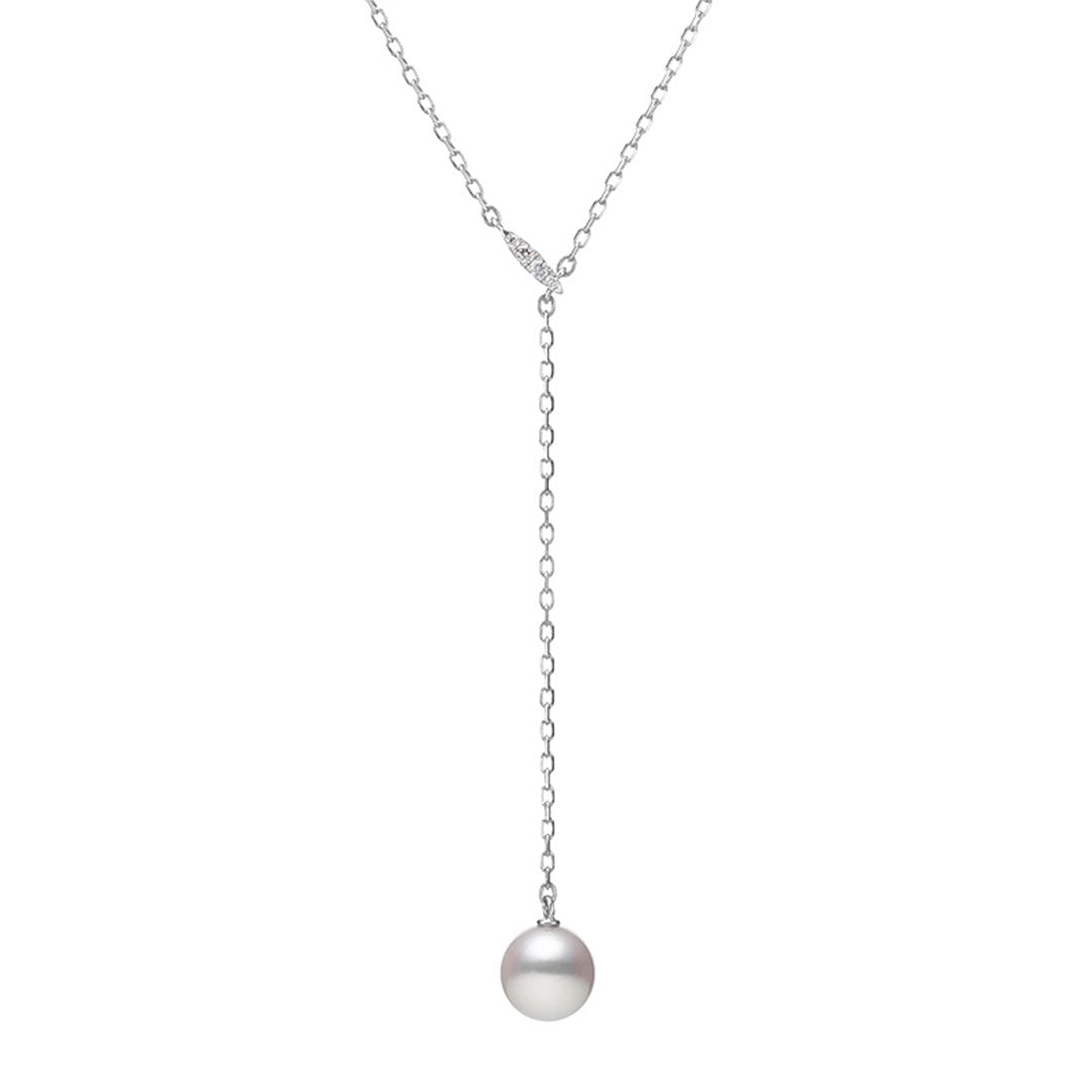 The Mikimoto 18K White Gold Akoya Cultured Pearl with Diamond Lariat Necklace Pendant features a single round Akoya pearl at the end of its delicate chain, representing the essence of minimalist luxury jewelry.