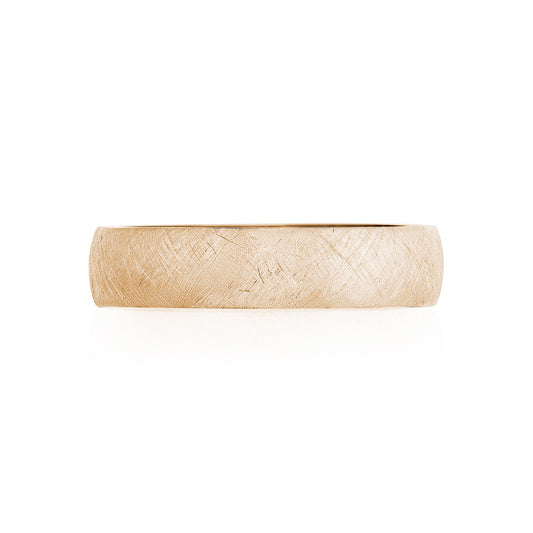 The Tacori Classic Criss Cross Brush Finish 14K Yellow Gold Wedding Band, showcased against a plain white background, features a sophisticated matte finish with an elegant design highlighted by diamond-cuddled details. Crafted meticulously by Tacori gemologists, this piece radiates timeless sophistication.