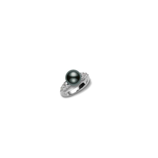 From the Mikimoto Morning Dew Collection, this 18K white gold ring features a striking black South Sea pearl at its center, accented by two delicate diamonds. Set against a white background, it radiates elegance and timeless charm.