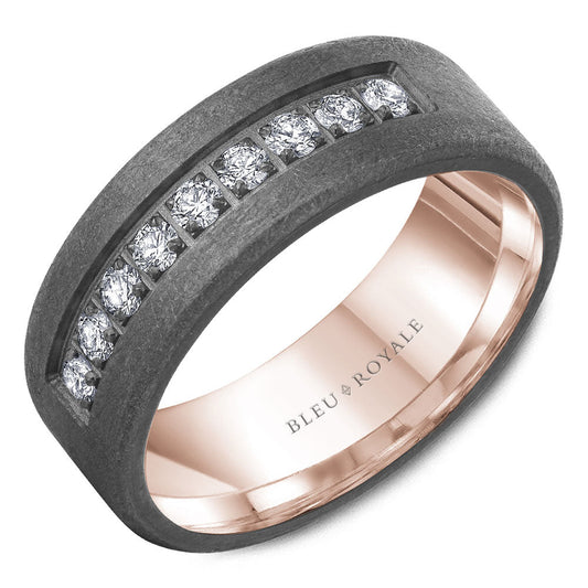 The Crown Ring Bleu Royale wedding band is a striking two-toned design, featuring a wide, dark gray matte tantalum exterior with a 14K rose gold interior. This exquisite piece is adorned with a row of embedded round brilliant diamonds and has the interior engraved with "Bleu Royale.