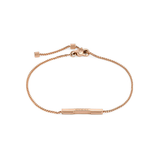The GUCCI Fine Jewellery Link to Love 18K Rose Gold Chain Bracelet with "Gucci" Bar epitomizes minimalism and elegance. This exquisite piece features an adjustable chain and square ends, perfect for those who value sustainable jewelry artistry.
