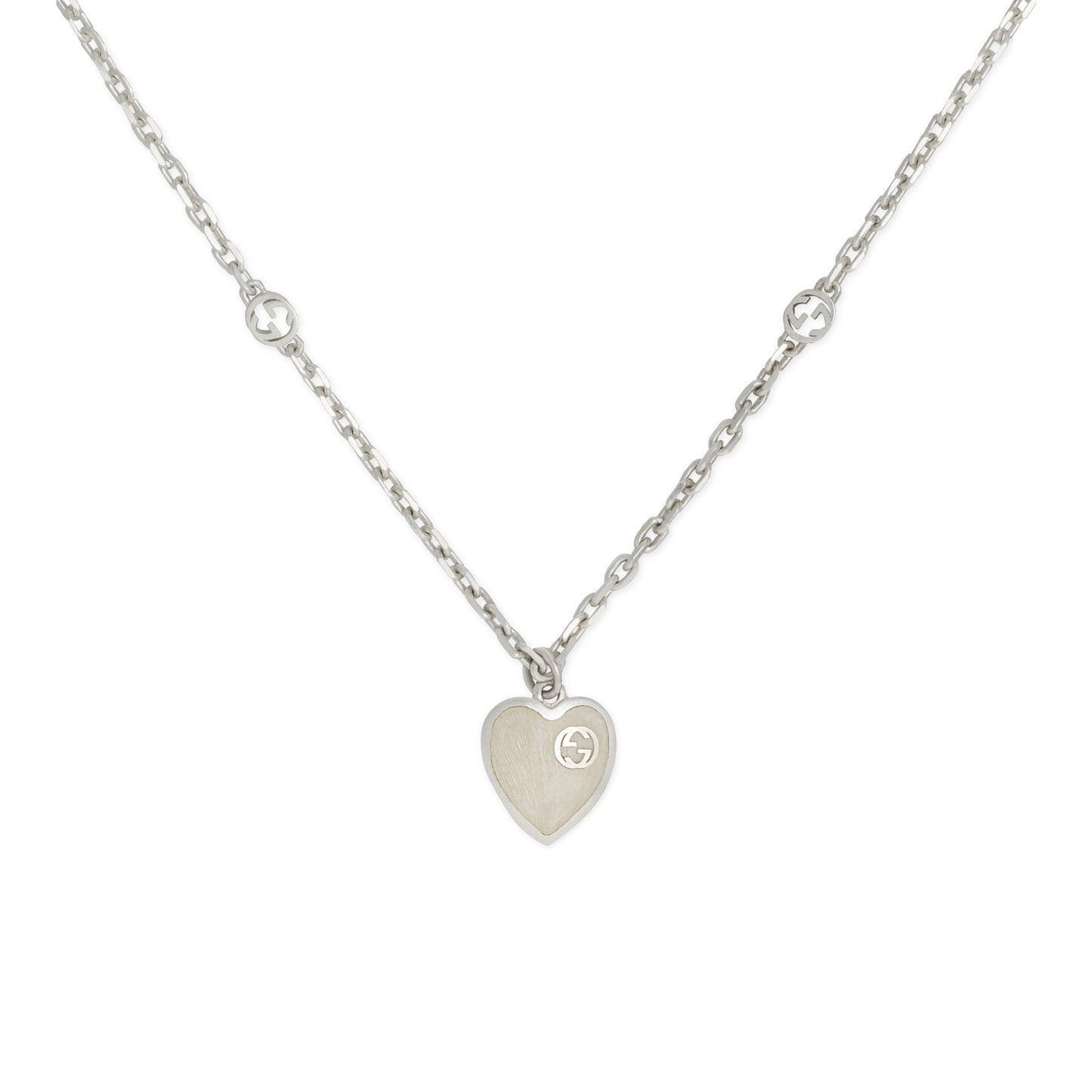 The Gucci Interlocking G Sterling Silver Heart Enamel Necklace by GUCCI Fine Jewellery features a delicate 925 sterling silver chain with circular accents and a heart-shaped pendant adorned with mother of pearl effect enamel.