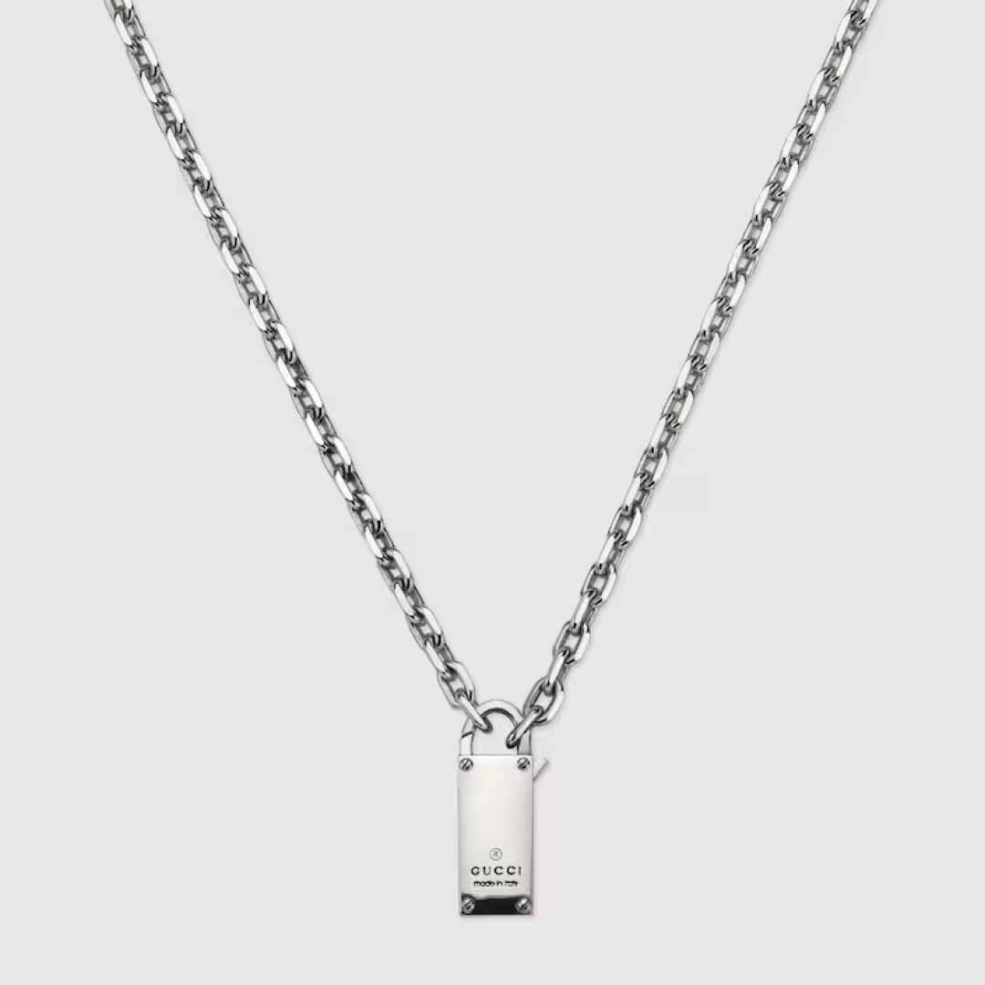 The Gucci Trademark Sterling Silver Chain Necklace features a rectangular pendant with the iconic padlock design and trademark text, part of the Pre-Fall 2024 collection from GUCCI Fine Jewellery. Its smooth and minimalist design embodies timeless elegance with signature Gucci flair.