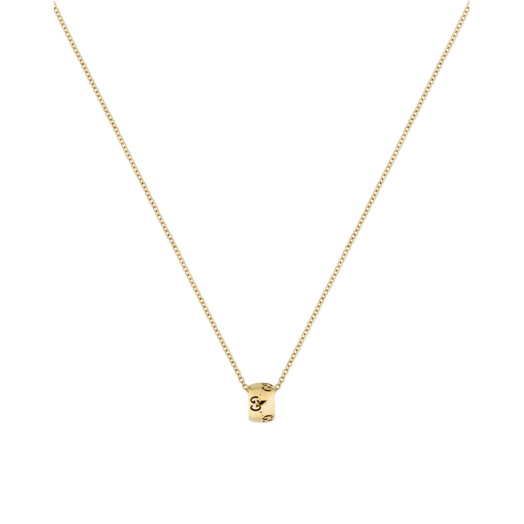The Gucci Icon GG 18K Yellow Gold Necklace Pendant by GUCCI Fine Jewellery is an exquisite piece, showcasing a small cylindrical pendant engraved with a letter. The pendant is beautifully centered on a fine chain design, set against a plain white background, epitomizing both the ethics of the Responsible Jewelry Council and its aesthetic allure.