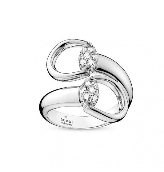 Introducing the Gucci Horsebit 18K White Gold Diamond Ring from GUCCI Fine Jewellery, featuring a contemporary intertwined design. This exquisite piece boasts two sections adorned with sparkling diamonds, while its wide band is polished to a high shine, reflecting Gucci's signature craftsmanship.