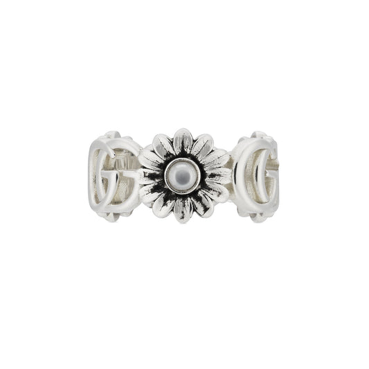 A Gucci GG Marmont Sterling Silver Mother of Pearl Ring from GUCCI Fine Jewellery showcases a daisy design, highlighted by a pearl at its center. The band is adorned with stylized decorative elements reminiscent of the iconic Double G flower, capturing the essence of the GG Marmont style.